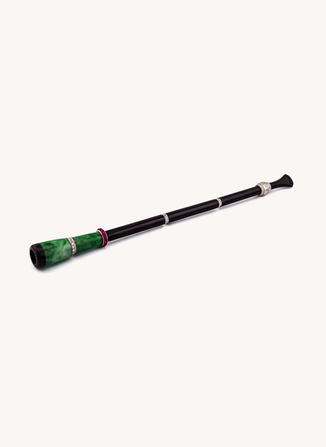 Fumoir Prunus pipe in black jade with a green jade mouthpiece, ruby collar and diamond bands
