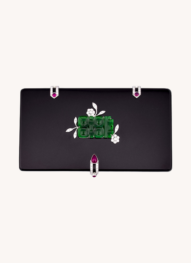Fumoir Prunus cigarette case seen from above, black jade set with a carved green jade motif, diamond flowers and ruby clasps