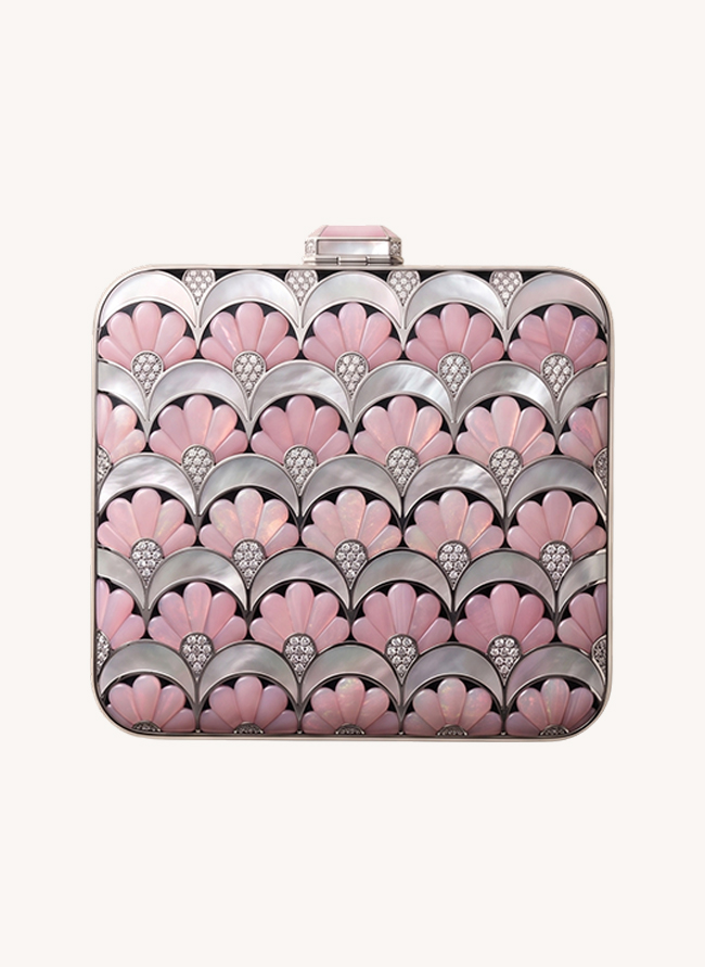 L'Éventail clutch seen from the front, its fan scales in pink opal and mother-of-pearl edged with diamonds and a pink opal clasp