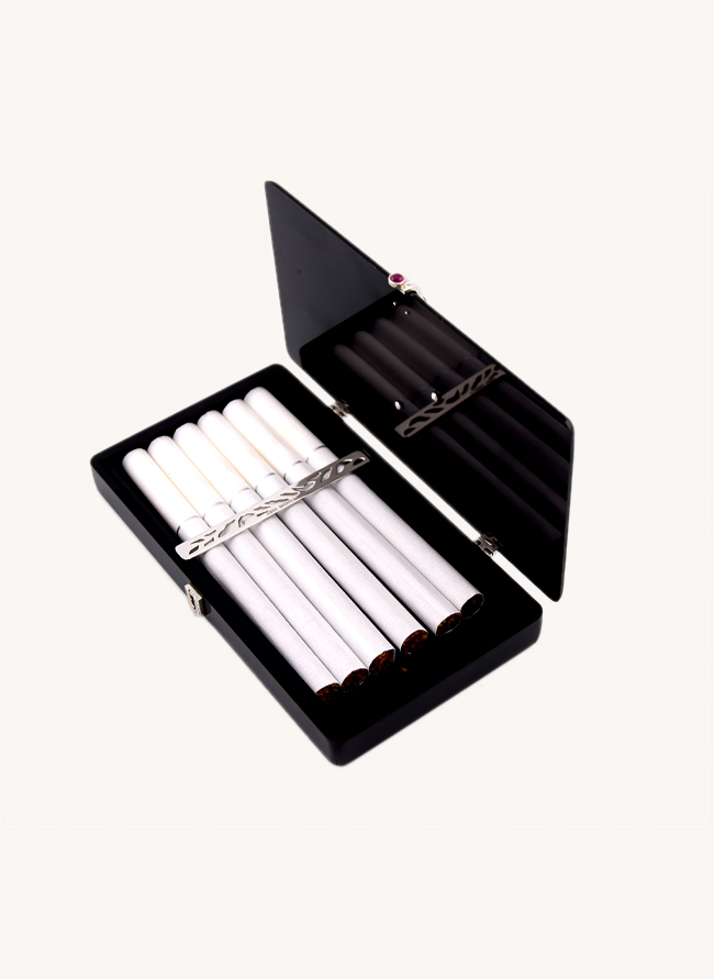 Fumoir Prunus cigarette case opened, lined in black jade with pierced silver retaining bars holding cigarettes